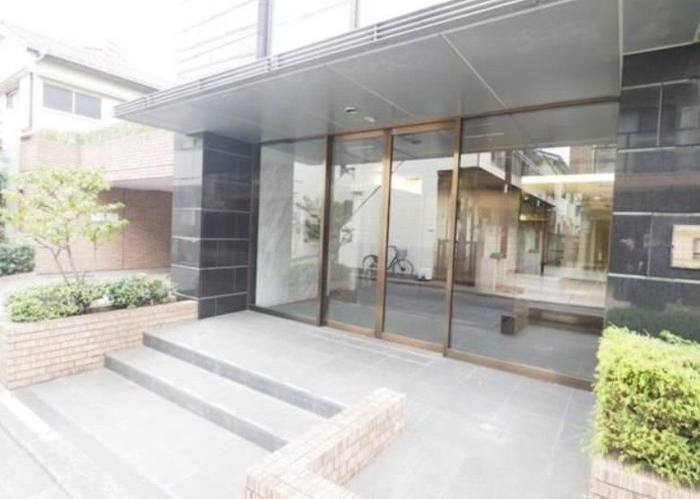 エントランス　ゆとりのあるエントランスです