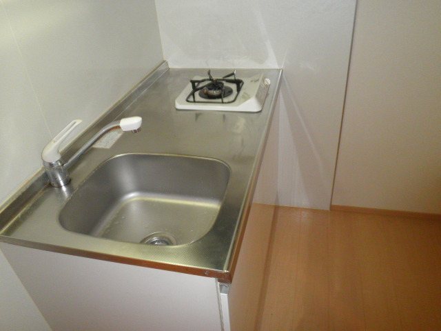 キッチン　コンパクトなキッチンで掃除もラクラク