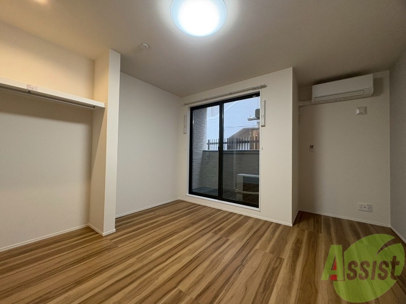 居室・リビング　８．１帖の洋室です。一人暮らしにぴったりの広さですね。