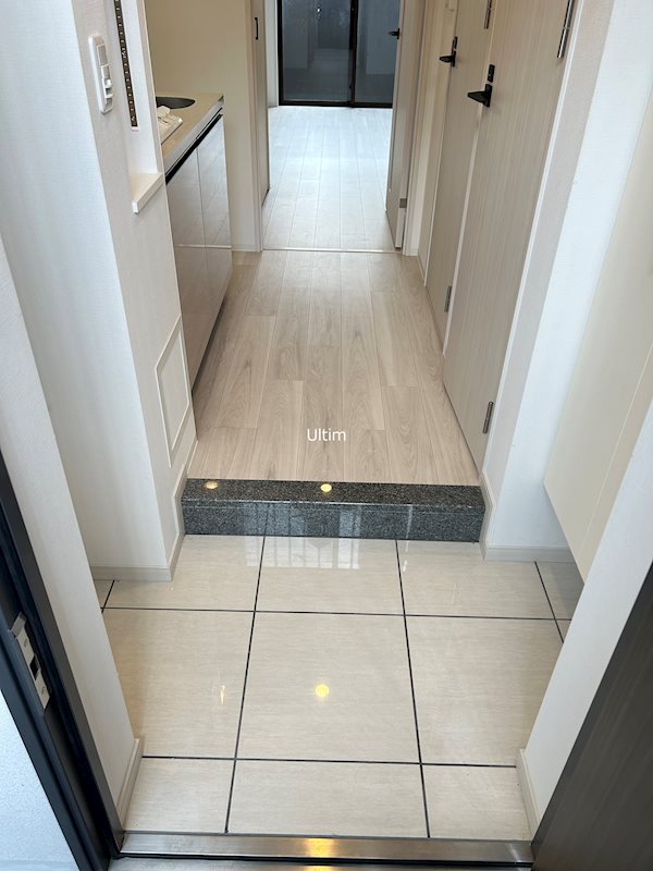 玄関　別のお部屋のお写真です。ご参考までに。