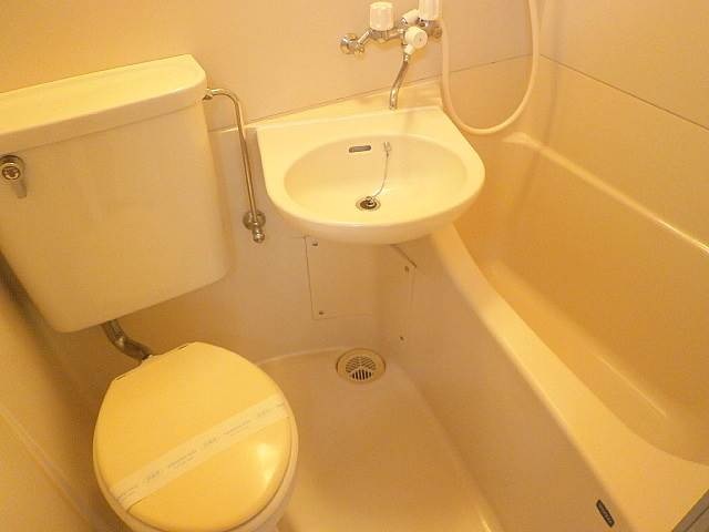 バス・シャワールーム　写真は別のお部屋のものでございます