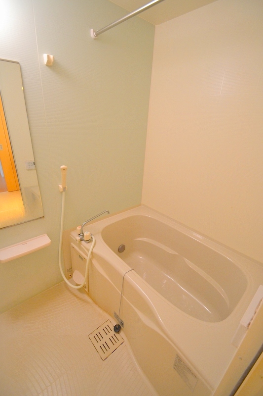 バス・シャワールーム　お問合せはシティホーム海田センター　082-821-2227