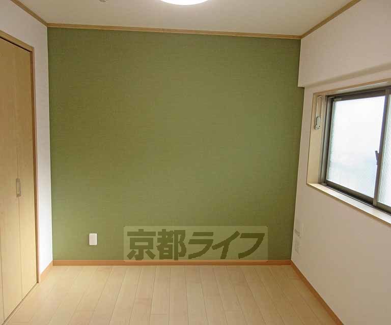 居室・リビング　壁紙のかわいいお部屋です