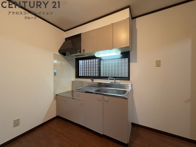 キッチン　窓付きキッチンで換気しやすくオススメ！