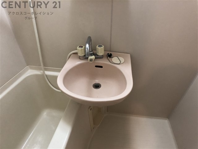 洗面設備　浴室内に洗面台付き！