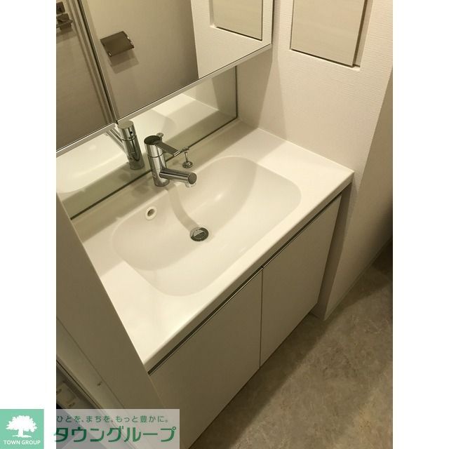 洗面設備　※部屋タイプによって色が異なる場合がございます