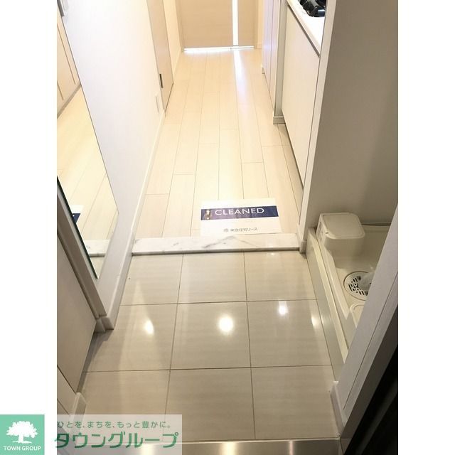 玄関　※部屋タイプによって色が異なる場合がございます