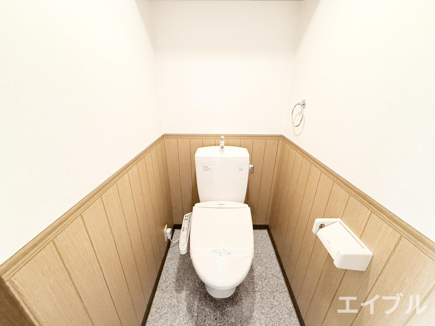 トイレ　同型反転タイプ