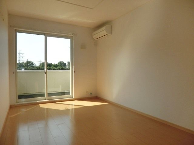 その他部屋・スペース　採光の良い明るいお部屋です。