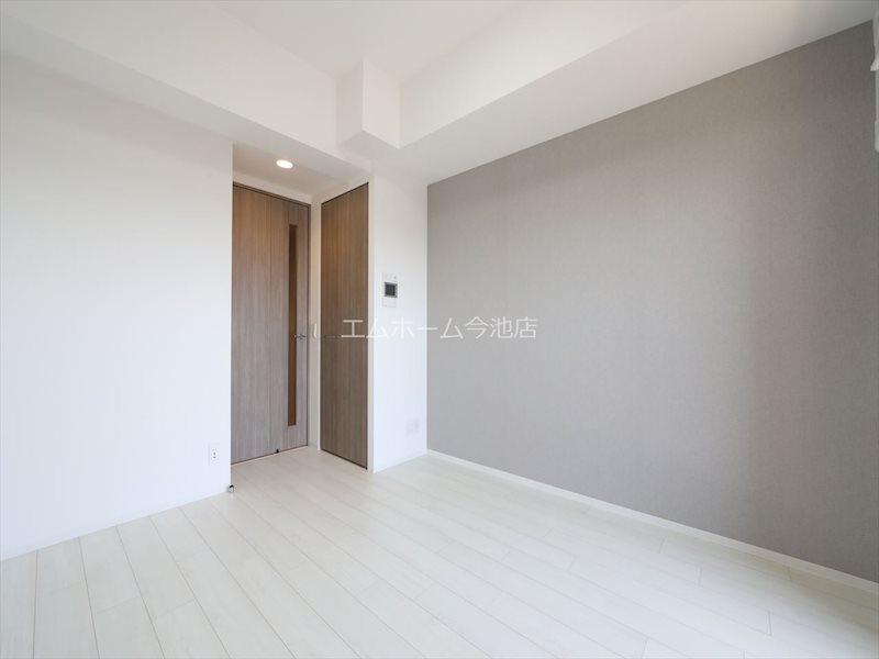 その他　洋室6.0帖　エアコン付　南向きバルコニー