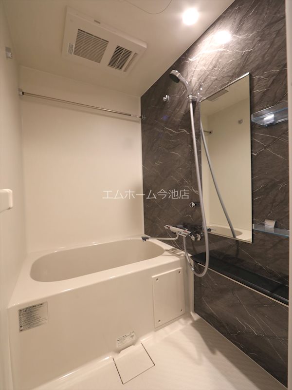 バス・シャワールーム　浴室暖房乾燥機能付バス