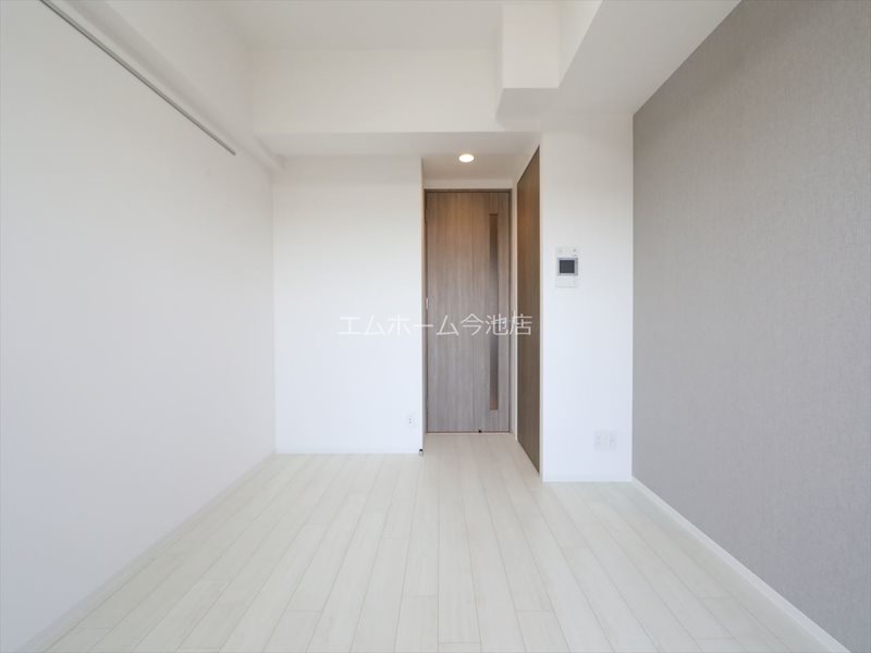 居室・リビング　洋室6.0帖　エアコン付　南向きバルコニー