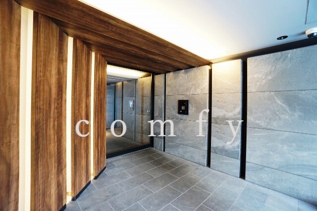 エントランス　オートロック付きエントランス