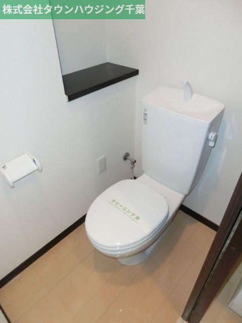 トイレ　棚付のトイレ