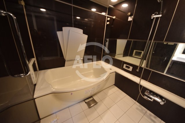 バス・シャワールーム　W.O.B.NISHIUMEDA　広々とした浴室