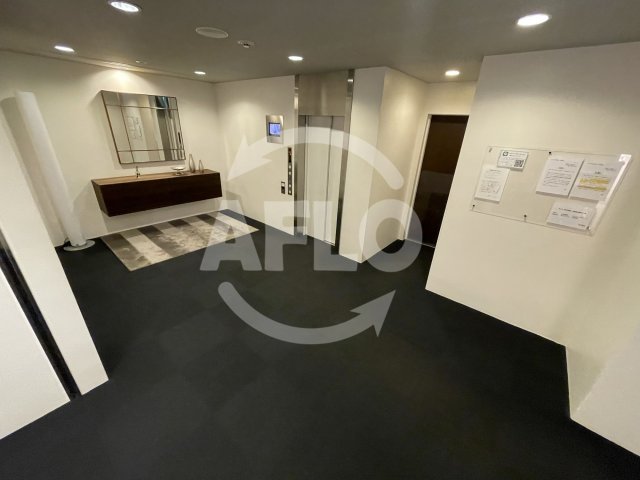 エントランス　W.O.B.NISHIUMEDA　エントランス