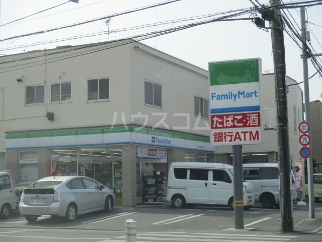 コンビニ　ファミリーマート 狛江岩戸南四丁目店（コンビニ）まで518m