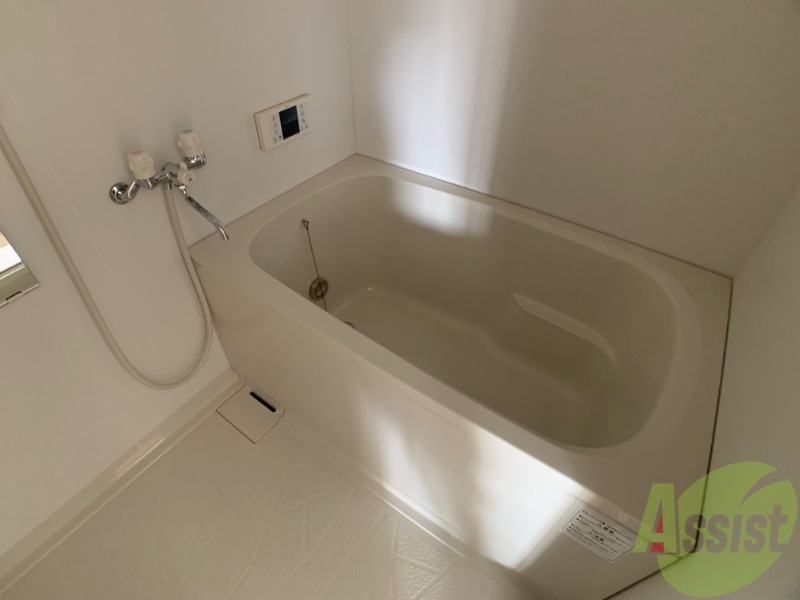 バス・シャワールーム　コチラで日々の疲れを癒し、リラックスしてください