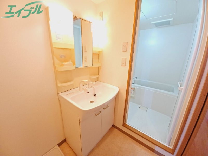 洗面設備　別部屋参考写真です。