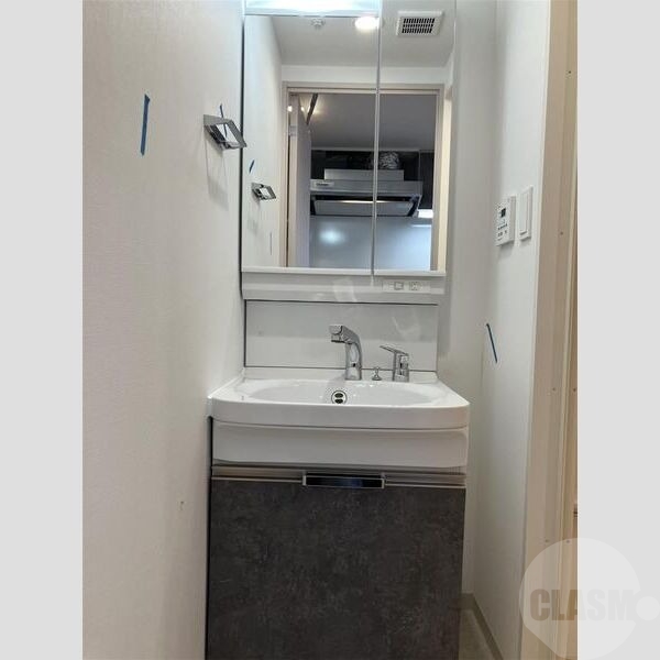 洗面設備　シャンプードレッサー付き洗面台