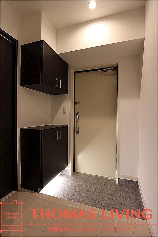 玄関　実際のお部屋の写真を準備中のため、同建物の別号室の写真でご参
