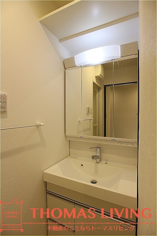 洗面設備　実際のお部屋の写真を準備中のため、同建物の別号室の写真でご参