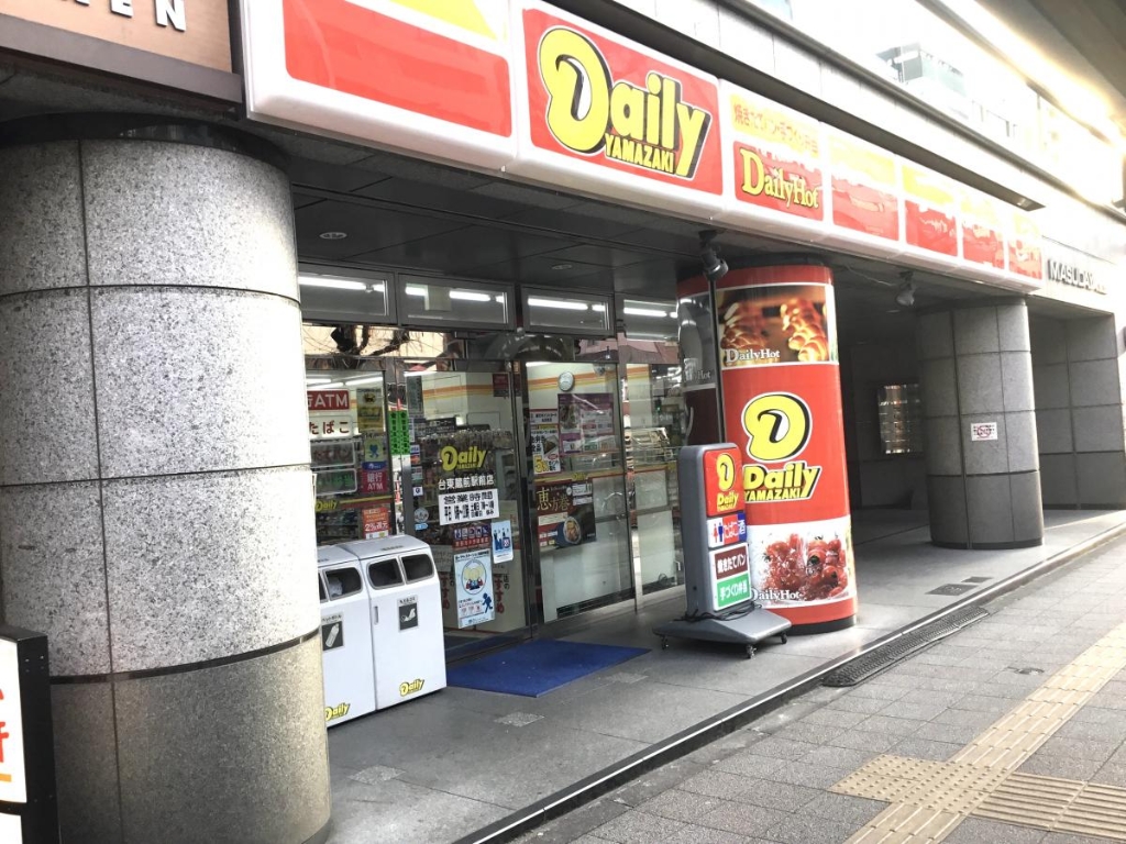 コンビニ　デイリーヤマザキ 台東蔵前駅前店（コンビニ）まで823m