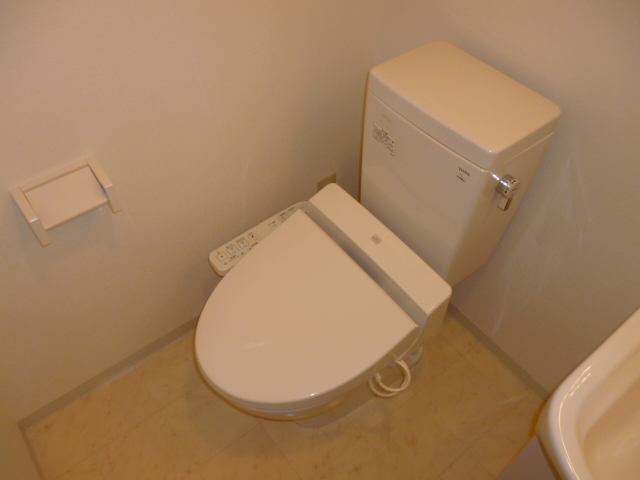 トイレ　洋式スタンダード　温水洗浄便座付