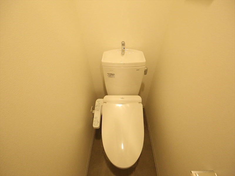 トイレ　温水洗浄暖房便座付トイレ