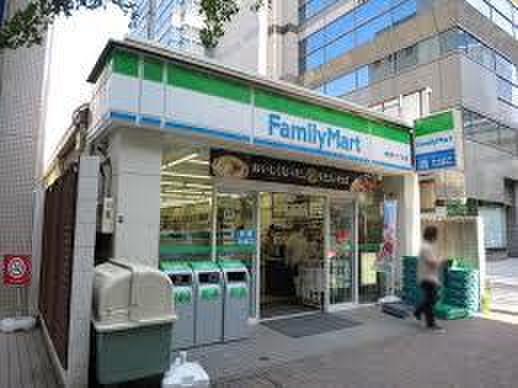 コンビニ　ファミリーマート 横浜鶴屋町三丁目店（コンビニ）まで100m