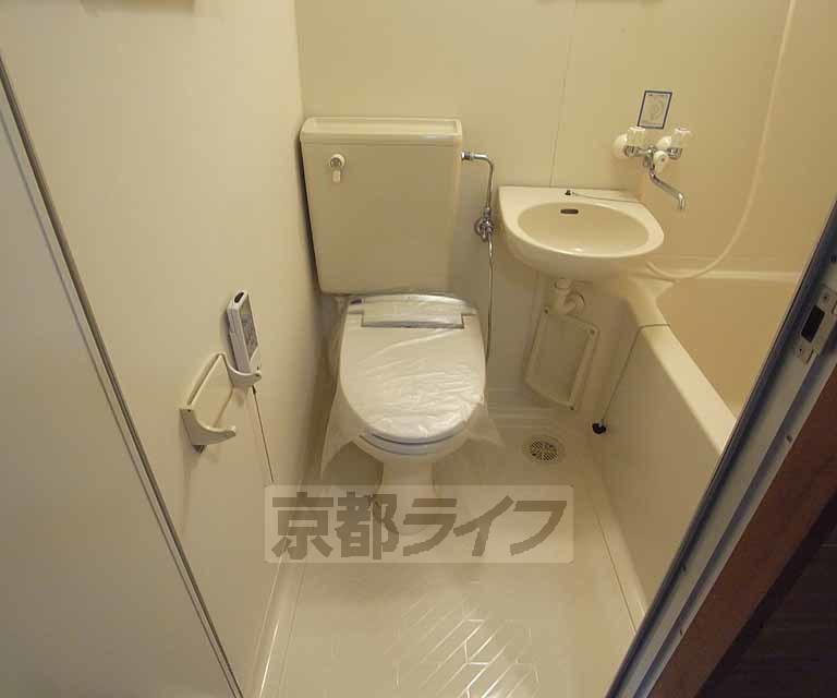 トイレ　ウォシュレットがついてました