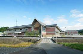 中学校　美咲町立中央中学校（中学校）まで800m