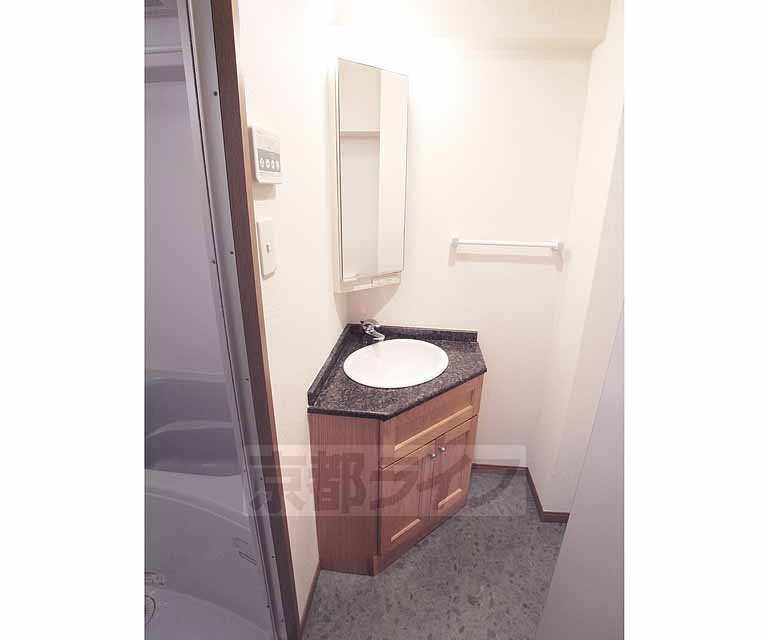 洗面設備　大理石調の独立洗面台！