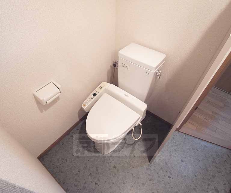 トイレ　温水洗浄便座付きで快適に過ごせます！