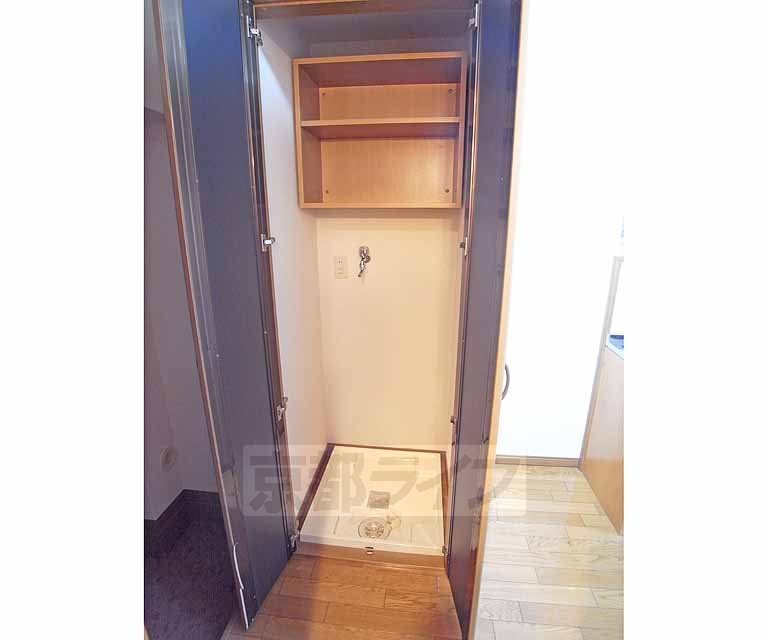 その他設備　女性も喜ぶ室内洗濯機置き場。