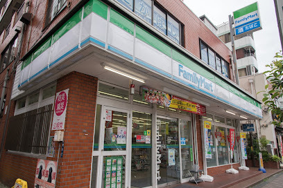 コンビニ　ファミリーマート 菊川駅前店（コンビニ）まで370m