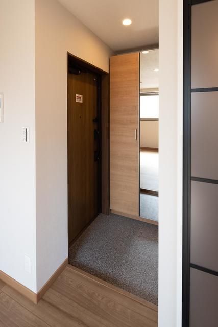 玄関　※別部屋参考写真