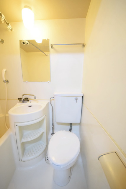 トイレ　☆お掃除の楽な３点ユニット☆