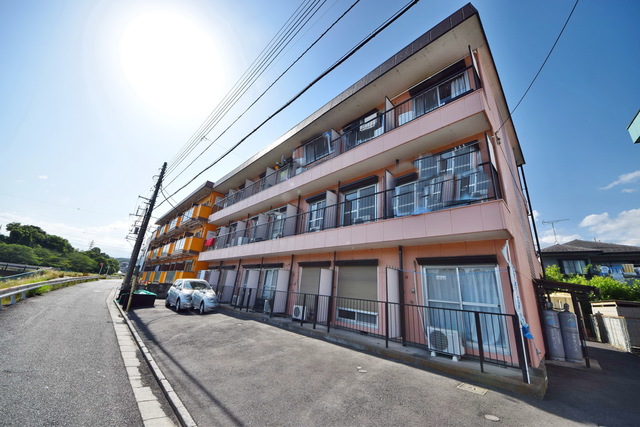 建物外観　☆川沿いでさわやか☆