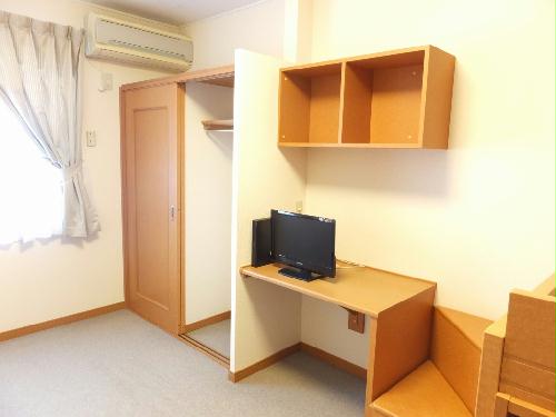 収納　ポール付きのクローゼットなら大切なお洋服もシワになりません。