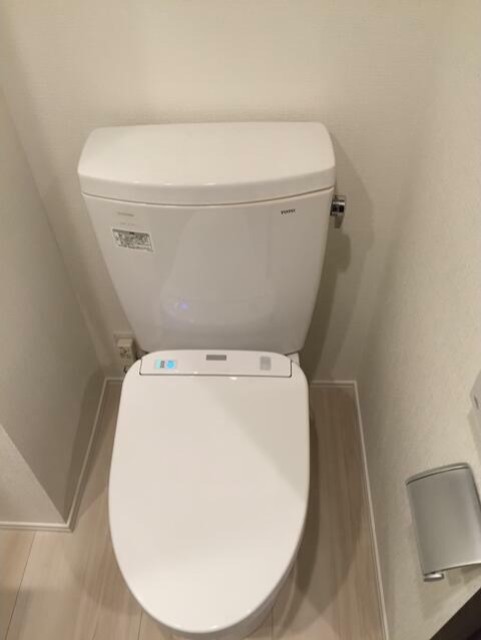 トイレ　温水洗浄便座
