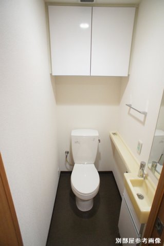 トイレ　落ち着いた色調のトイレです♪