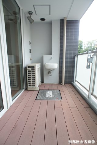 バルコニー　暖かな日差しのふりそそぐバルコニー♪