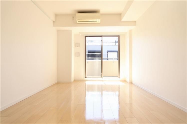 居室・リビング　※他号室参考写真