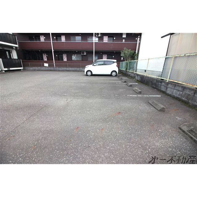 駐車場　駐車場