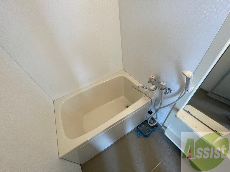 バス・シャワールーム　お風呂になります。一日の疲れを癒してくださいね。