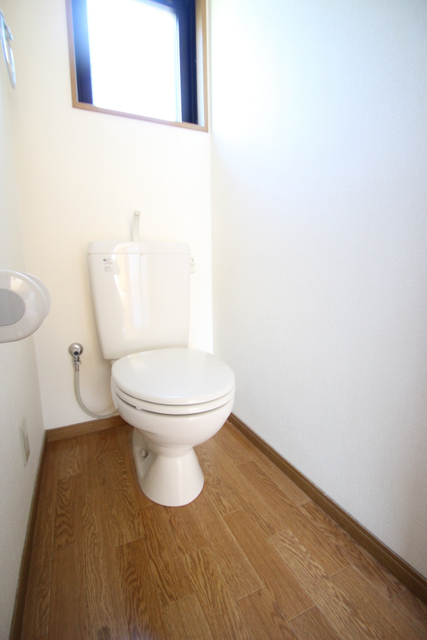 トイレ　※別室の参考写真の為、現況優先です。