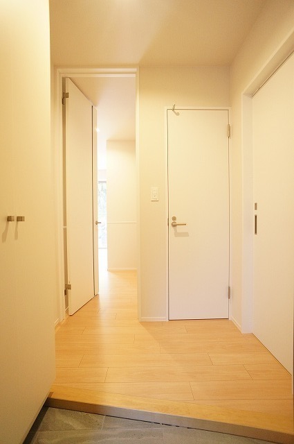 玄関　玄関より