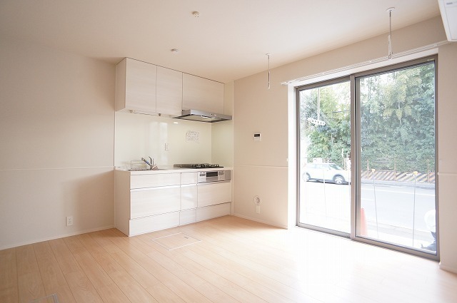 居室・リビング　日当たり良好なＬＤＫ