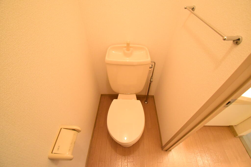 トイレ　※同建物の別のお部屋の写真です。